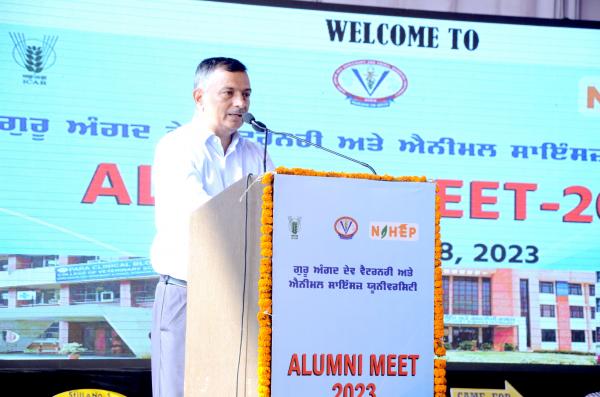 Dr. Inderjeet Singh, Vice Chancellor, GADVASU addressed the alumni participants on 18th Nov, 2023